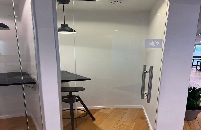 להשכרה משרד במחיר אטרקטיבי, עם מרפסת מרווחת