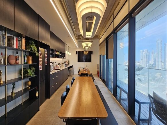 להשכרה משרד פלאג אנד פליי, 500 מר עם שתי מרפסות