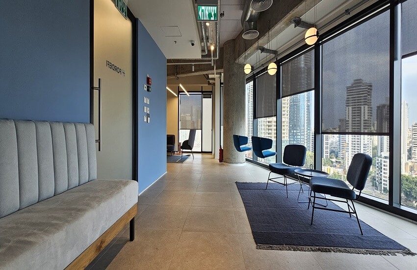 להשכרה משרד פלאג אנד פליי, 500 מר עם שתי מרפסות