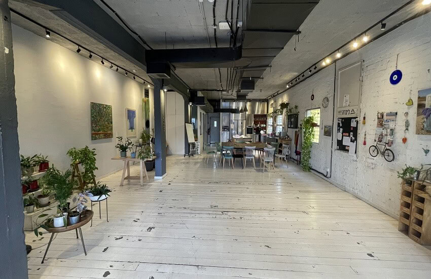 לופט עם מרפסת להשכרה בשכונת מונטיפיורי