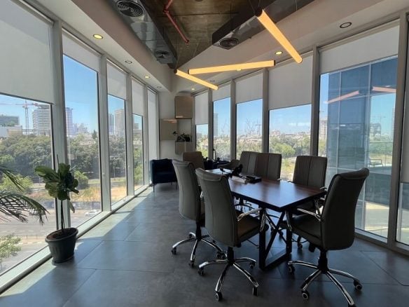 משרד להשכרה באזור מידטאון 240 מר