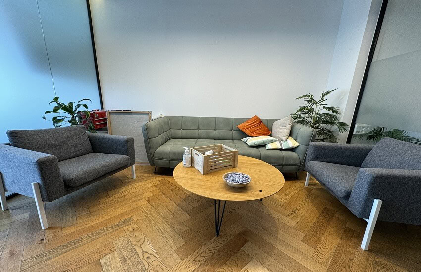 משרד להשכרה באזור מידטאון, 259 מר צמוד לרכבת ורכבת הקלה