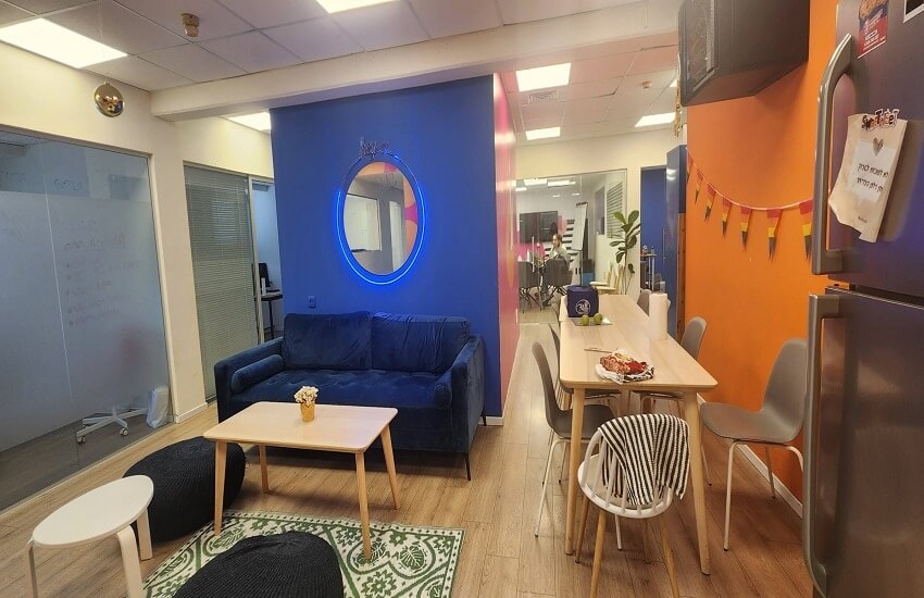 משרד להשכרה בחסן ערפה - 251 מר