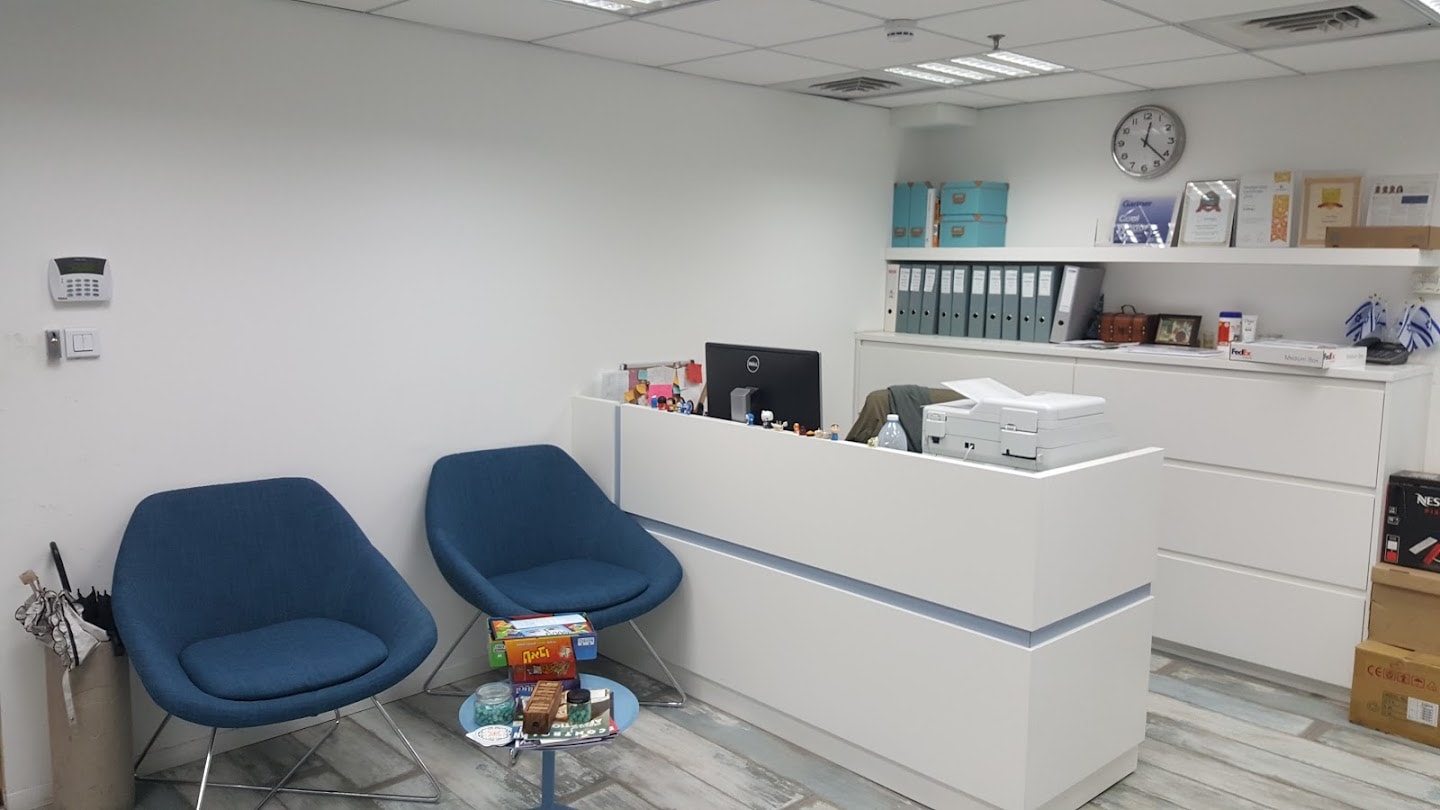 עמדת קבלה בכניסה למשרד