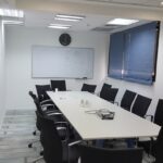 חדר ישיבות גדול