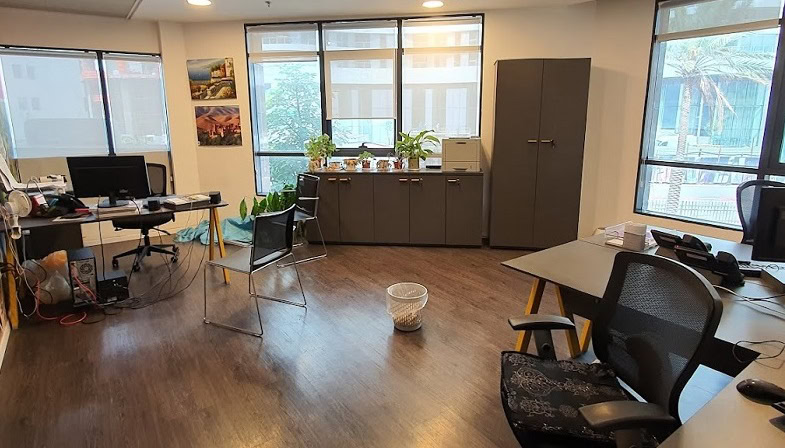 אחד מחדרי עבודה/ חדר צוות