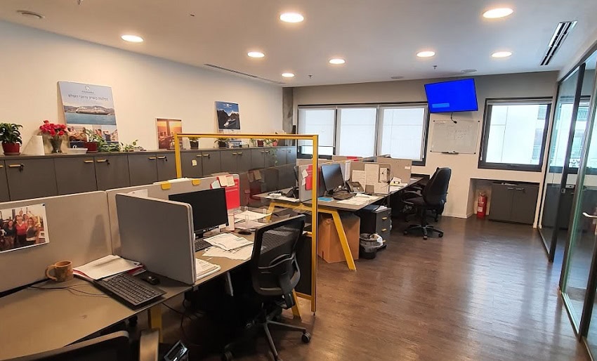 חדר צוות גדול