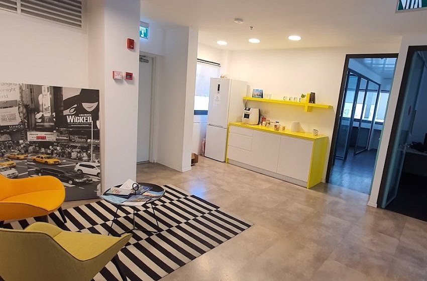 מטבחון ואזור ישיבה