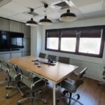 חדר ישיבות גדול