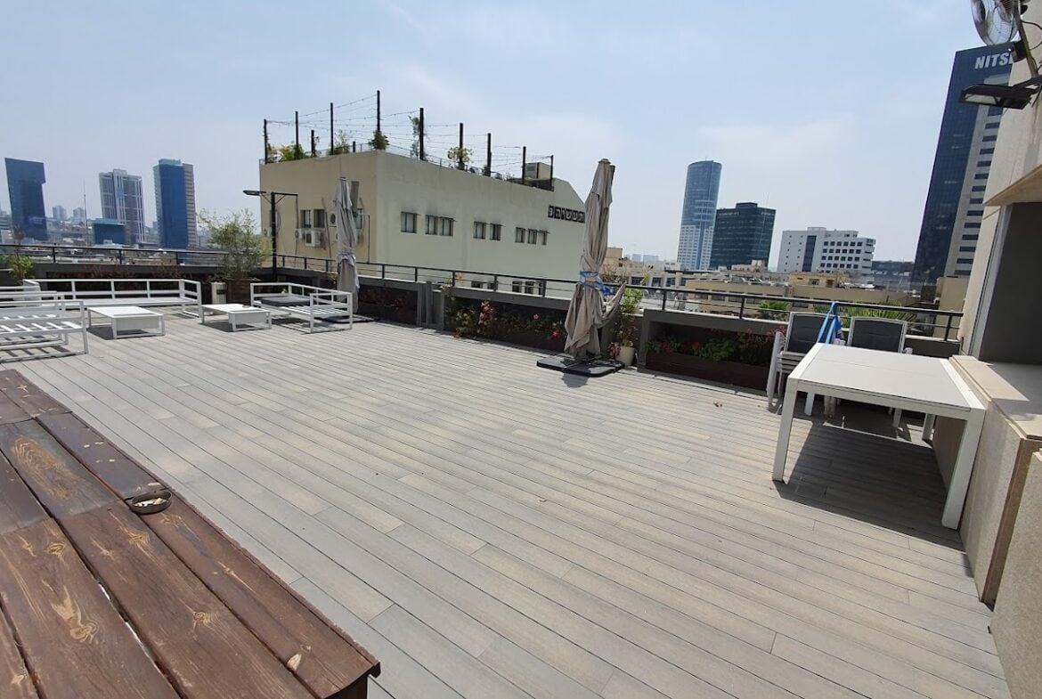 מרפסת פרטית