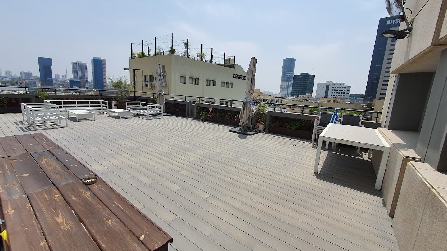 מרפסת פרטית