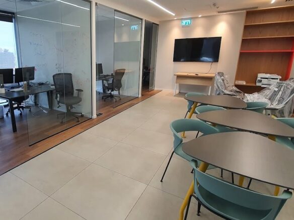 חלל שיכול לשמש לאופן ספייס או אזור אוכל