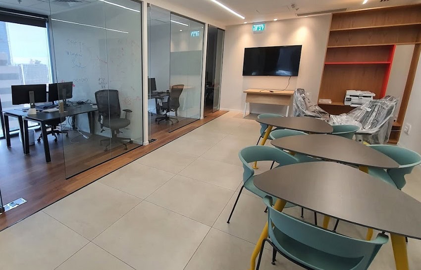 חלל שיכול לשמש לאופן ספייס או אזור אוכל