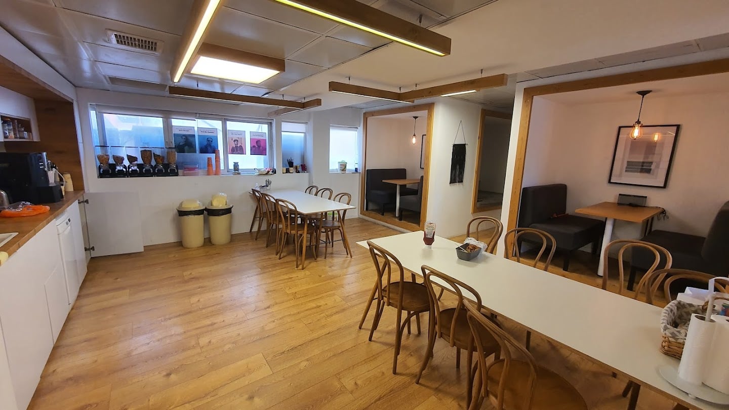 מטבח עם מקומות אוכל