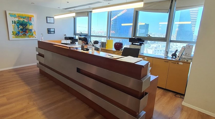 עמדת קבלה בכניסה למשרד