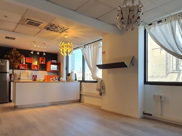 מטבחון עם מקום לפינות אוכל