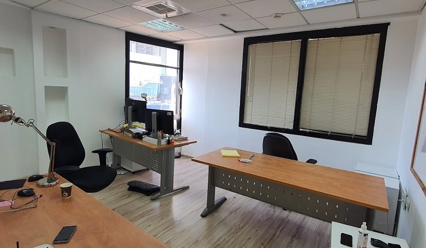 חדר צוות/ חדר עבודה לכמה אנשים