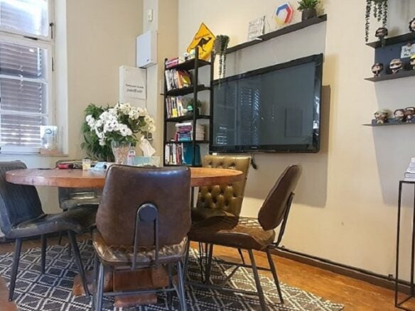 חדר ישיבות/ לאונג'