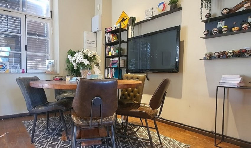 חדר ישיבות/ לאונג'