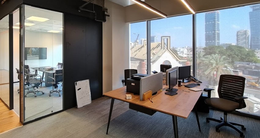 עמדות עבודה באופן ספייס שני