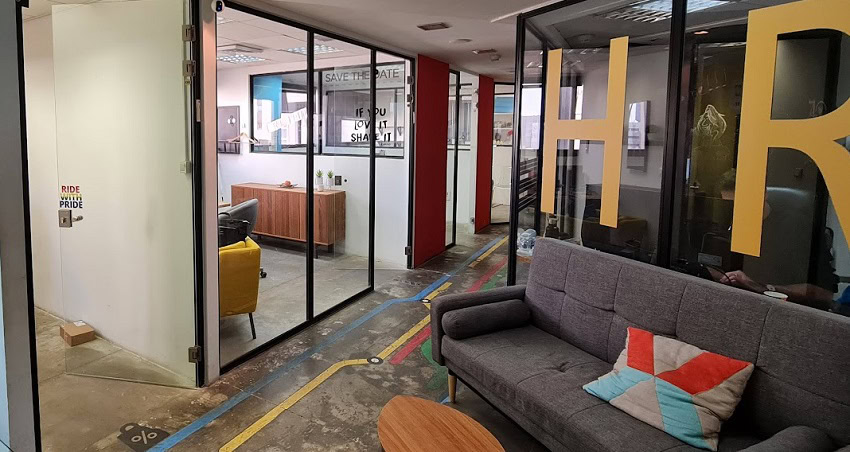 סלון קטן וחלוקה לחדרים