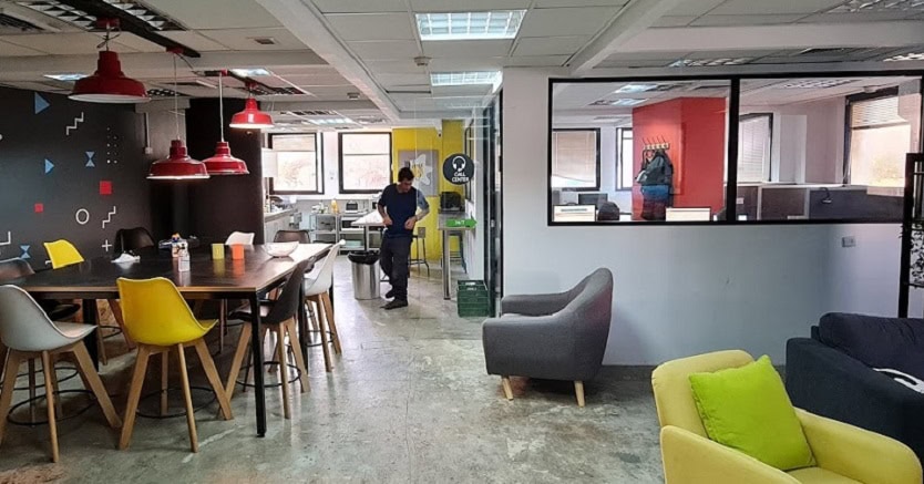 מבט כללי על המשרד- חדרי עבודה