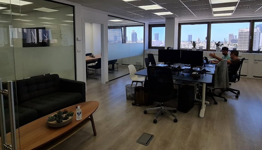 אזור לאונג' קטן, עמדות עבודה