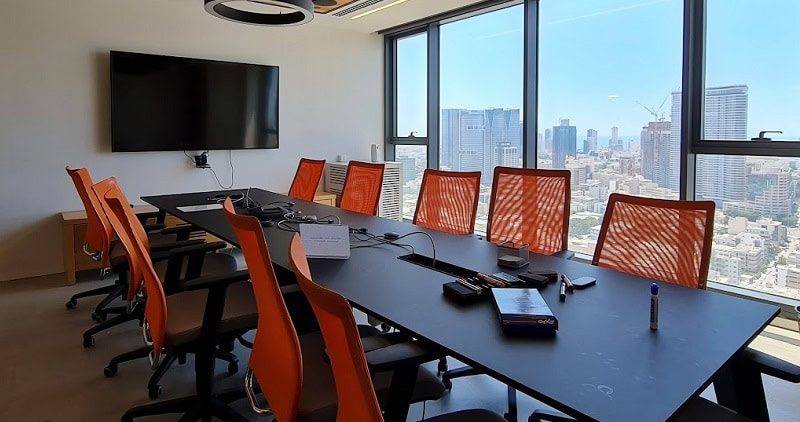 חדר ישיבות גדול נוסף