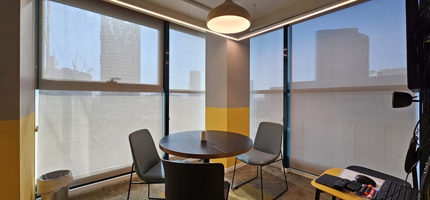 חדר ישיבות קטן