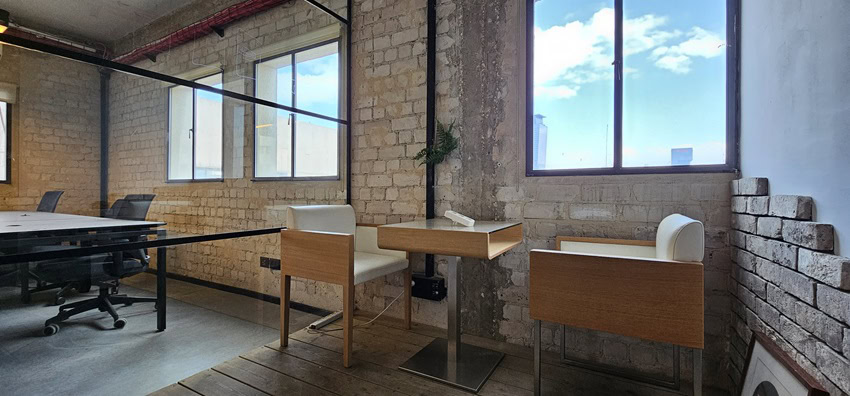 לאונג' במשרד להשכרה בשכונת מונטיפיורי