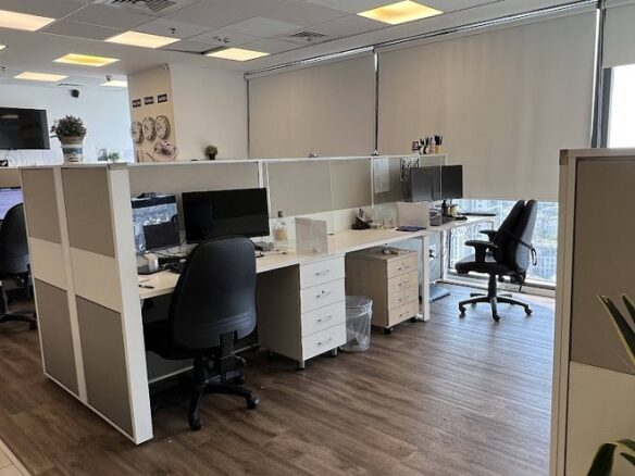 אופן ספייס עם עמדות עבודה