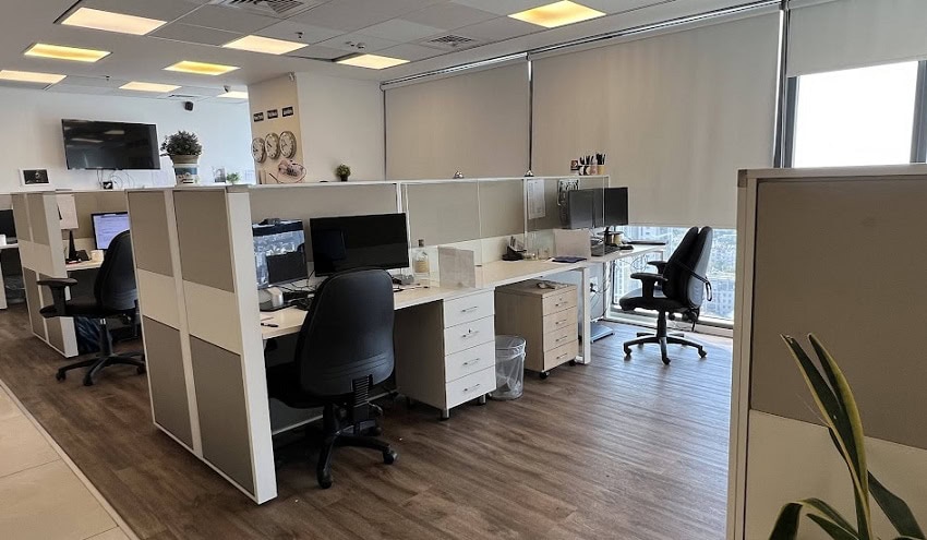 אופן ספייס עם עמדות עבודה