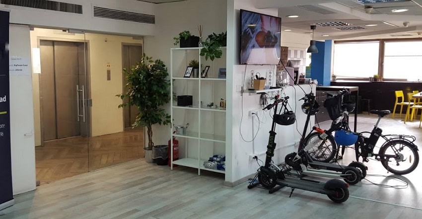 כניסה למשרד