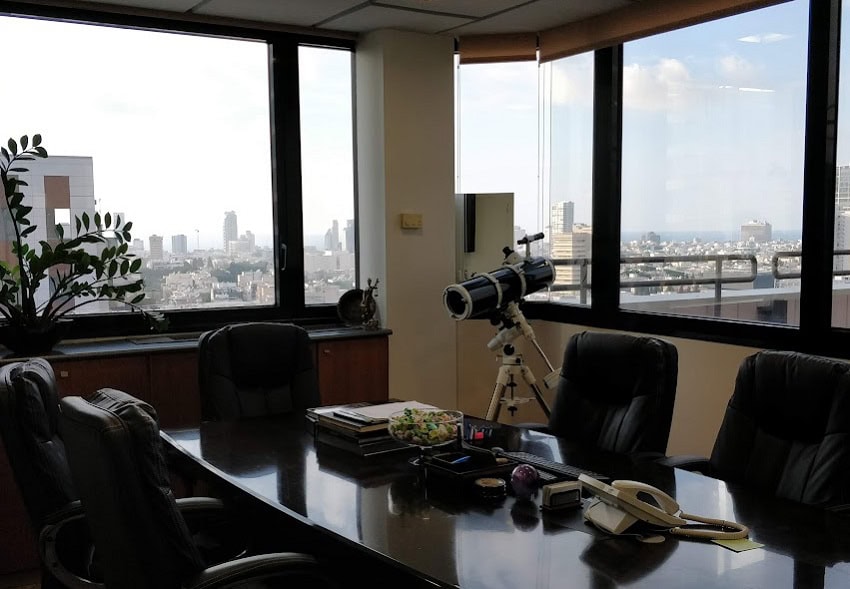 אחד מחדרי עבודה