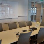 חדר ישיבות גדול