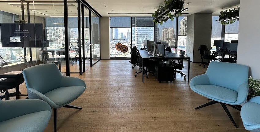 פינת ישיבה- מבט כללי על המשרד