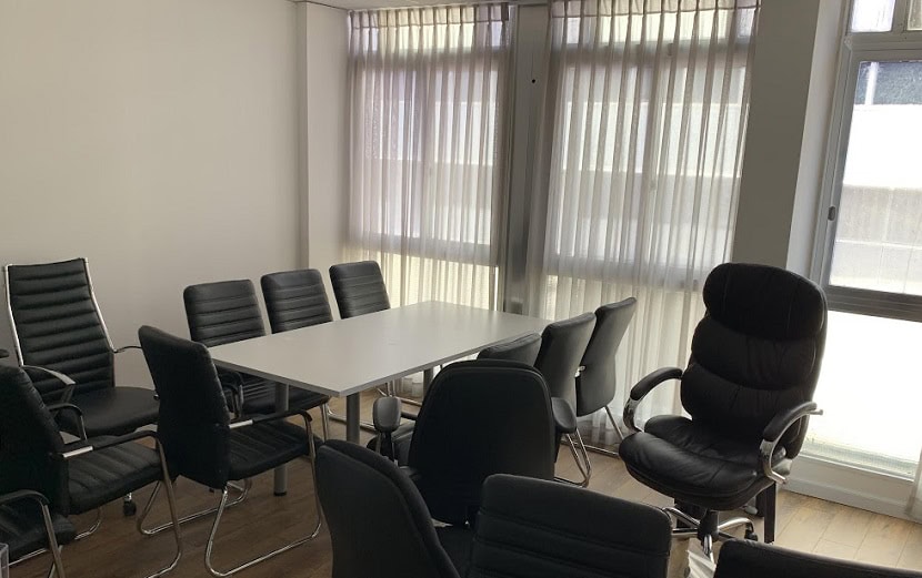 אחד מחדרי עבודה גדולים