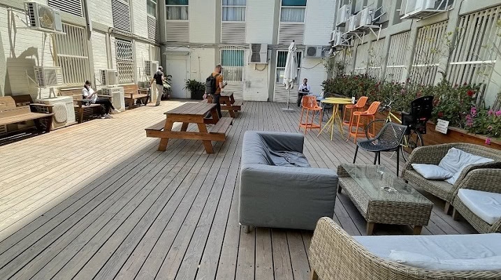 חצר פרטית מגניבה