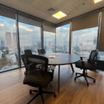 חדר ישיבות במשרד להשכרה במגדלי הארבעה, 110 ש"ח למ"ר