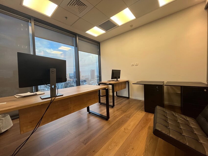 חדר צוות במשרד להשכרה במגדלי הארבעה, 110 ש