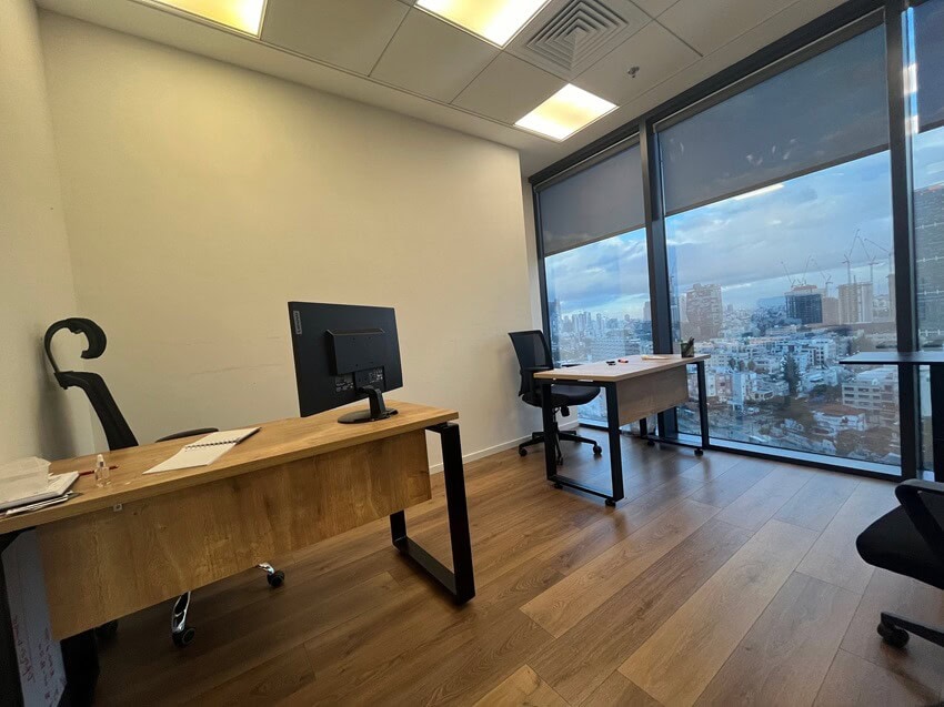 חדר צוות במשרד להשכרה במגדלי הארבעה, 110 ש