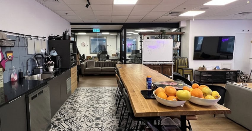 מטבח עם פינת אוכל