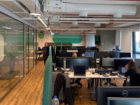 אופן ספייס עם מקומות עבודה