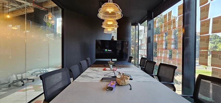 חדר ישיבות במשרדים להשכרה מידטאון