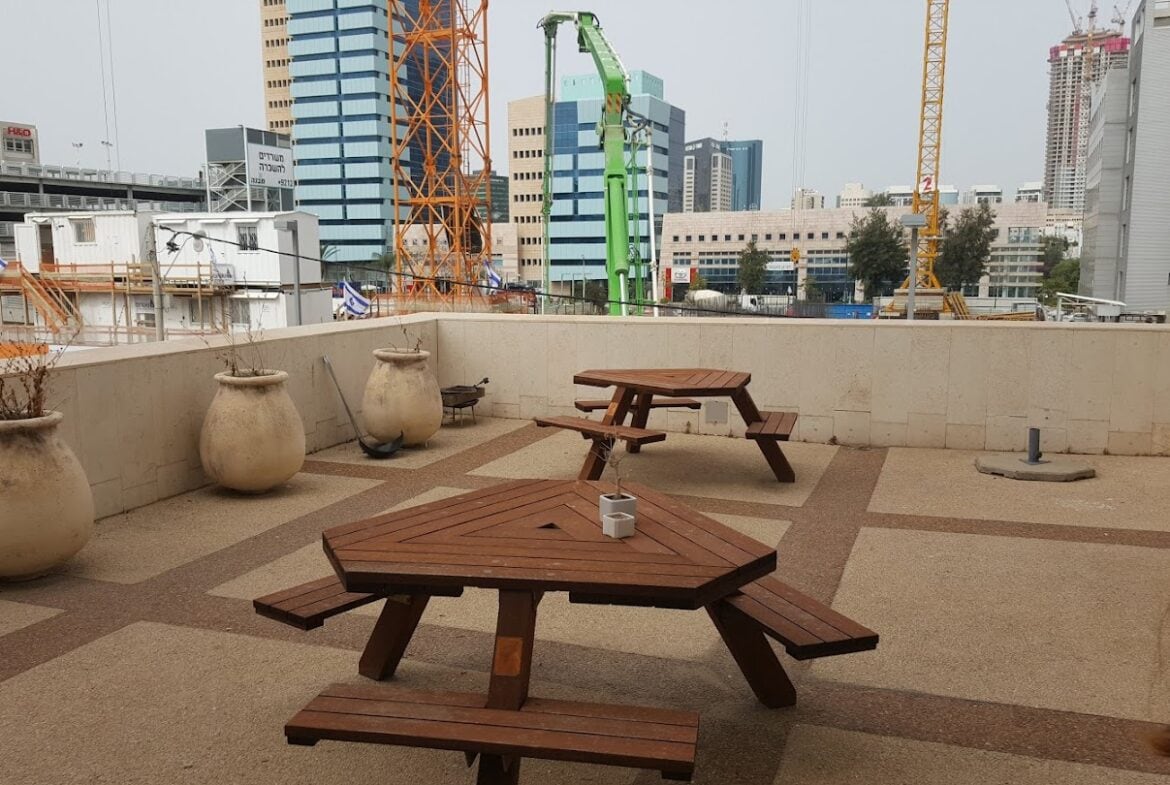 מרפסת פרטית