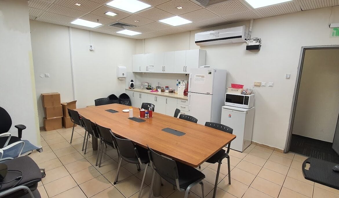 מטבח עם פינת אוכל