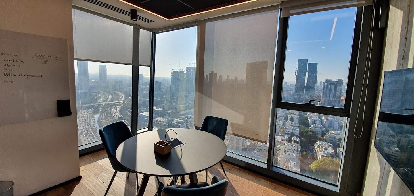 חדר ישיבות קטן