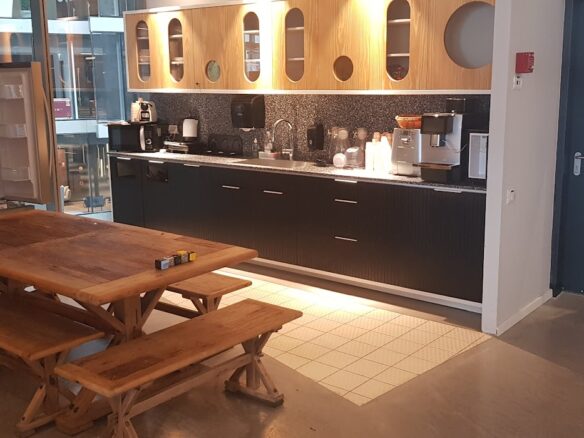 אחד מהמטבחים במשרד