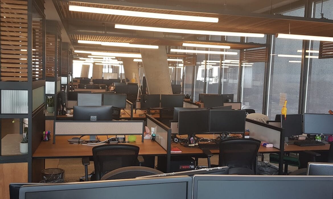 עמדות עבודה באופן ספייס