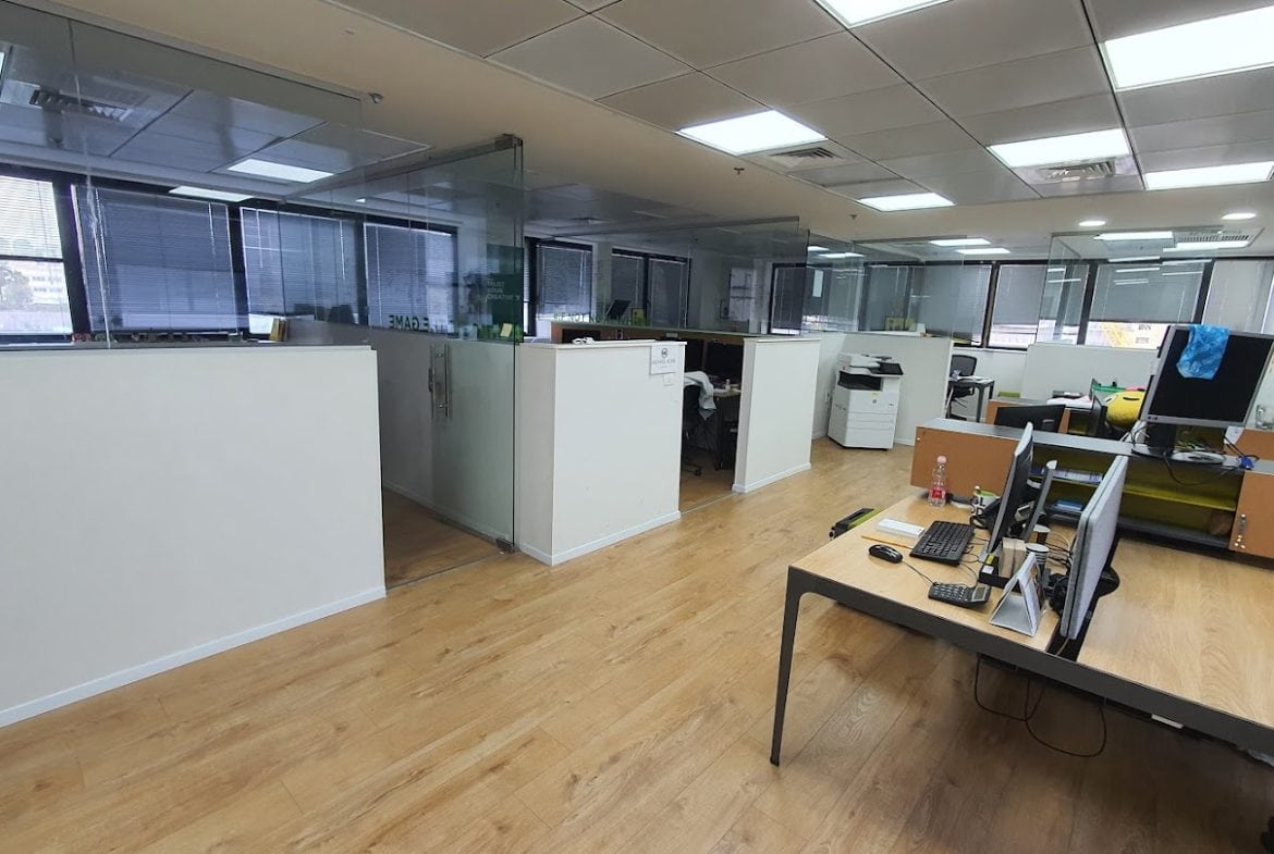 אופן ספייס עם עמדות עבודה